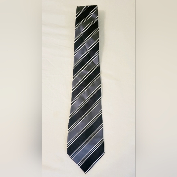 Donald J. Trump Signature Collection Gold Bar Vintage Black Stripe Silk Neck Tie - Picture 2 of 5